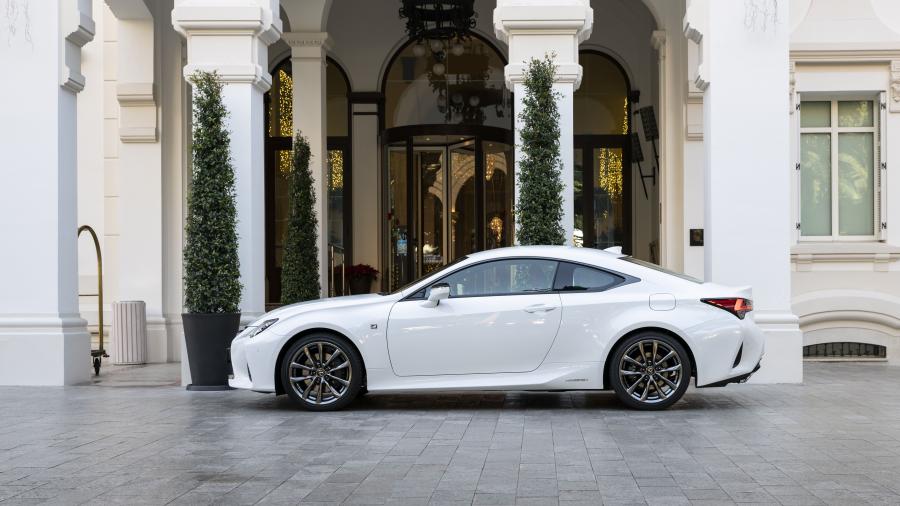  Lexus RC300h 2018 года  (WW) (фото 100 из 139)